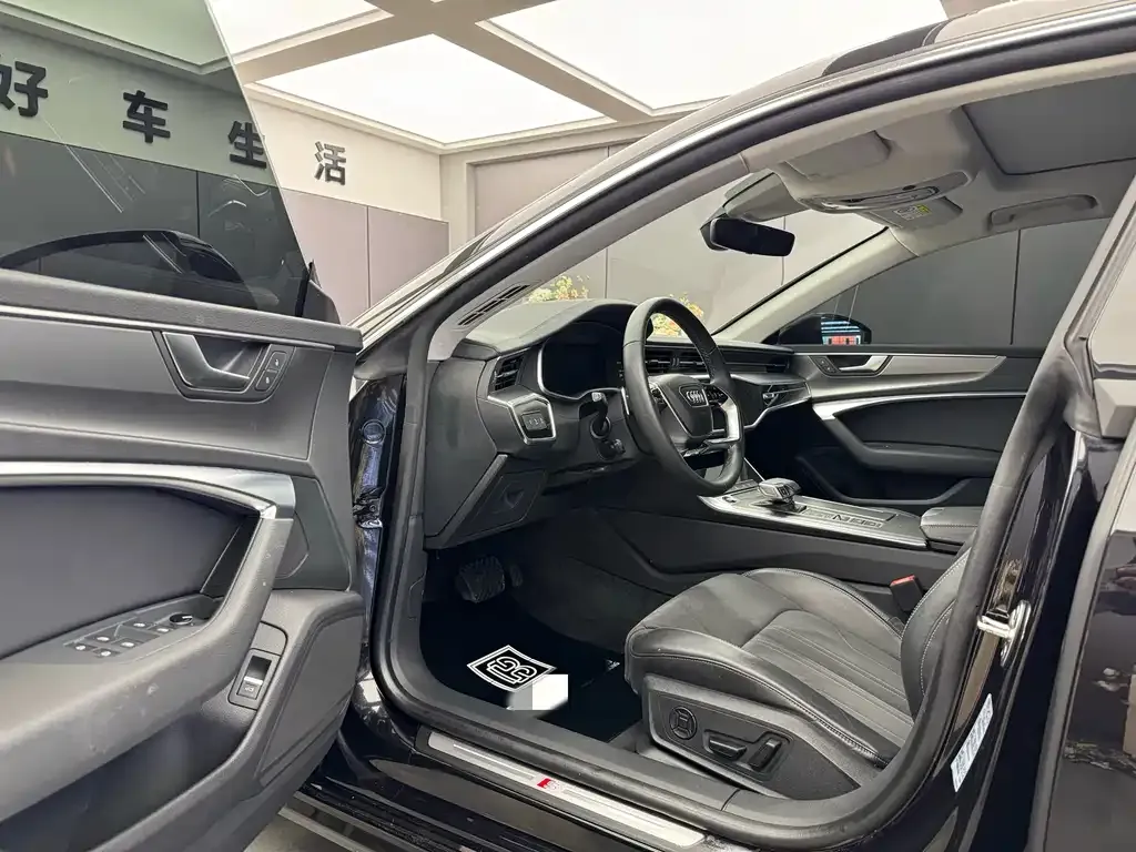Audi A7L 2023 из CN, фото 4