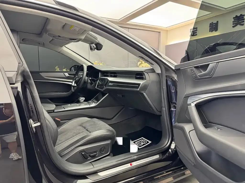 Audi A7L 2023 из CN, фото 10