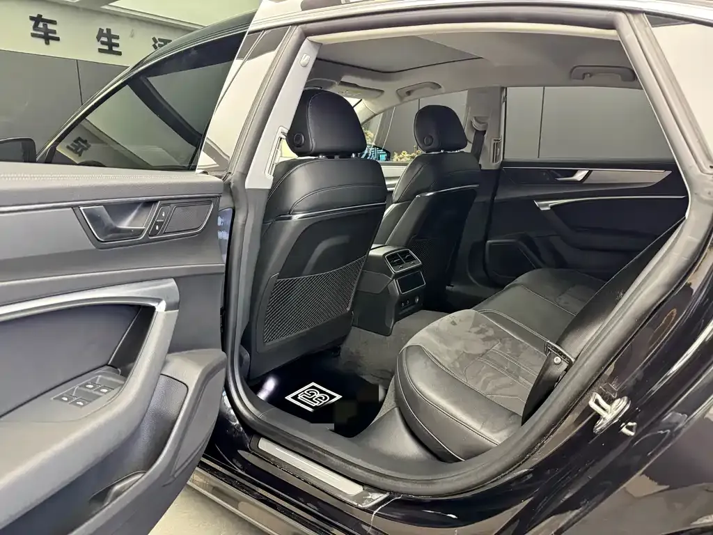 Audi A7L 2023 из CN, фото 5