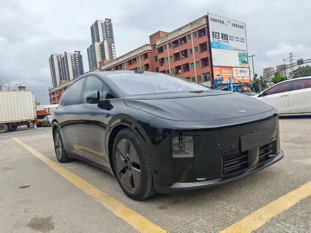 Li Auto i8 — фото 7