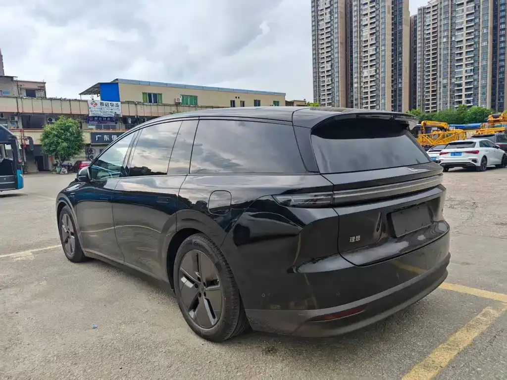 Li Auto i8 — фото 2