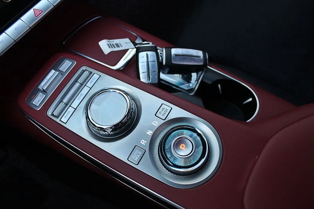 Genesis GV70 — фото 3