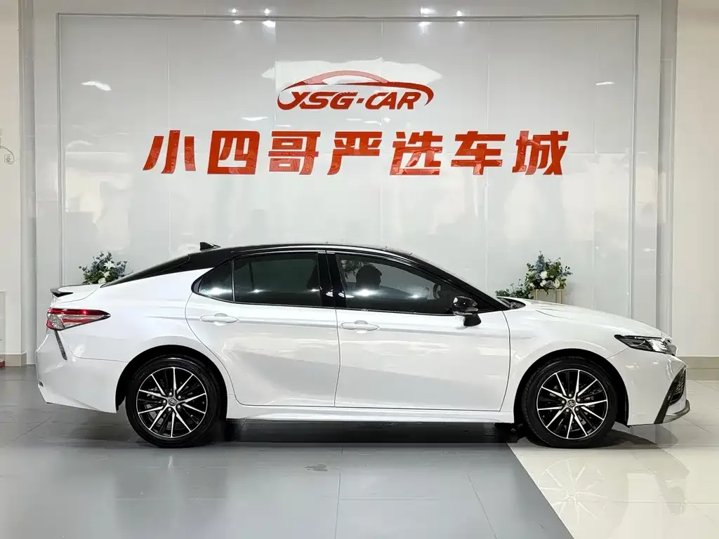 Toyota Camry — фото 8