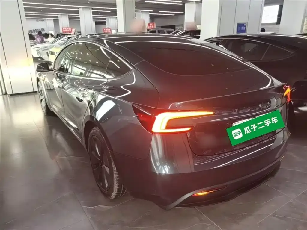 Tesla Model 3 — фото 10