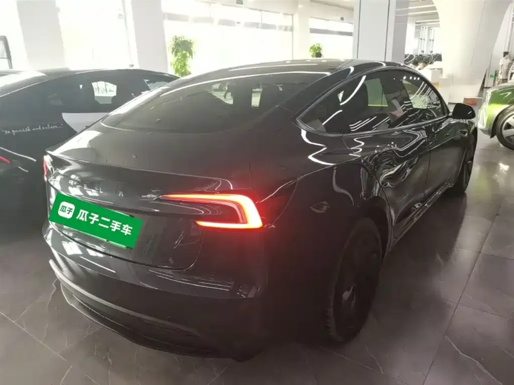 Tesla Model 3 — фото 9