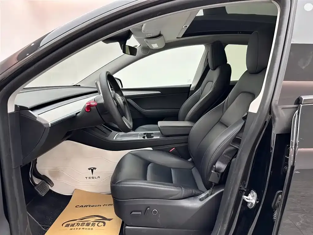 Tesla Model Y — фото 9
