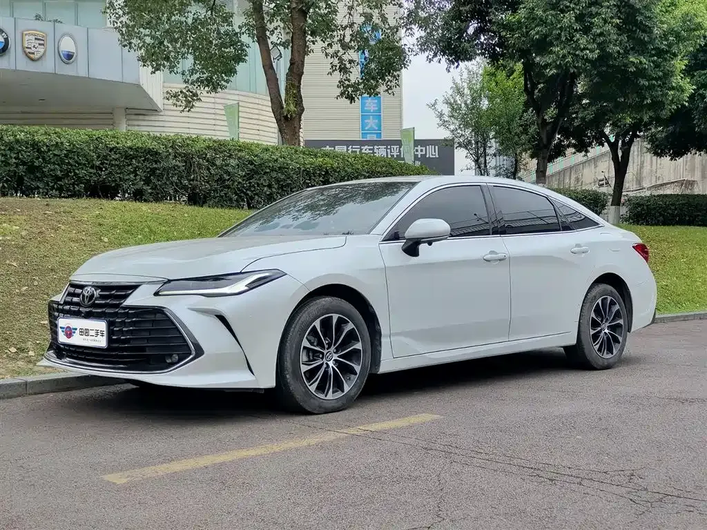 Toyota Avalon — фото 1