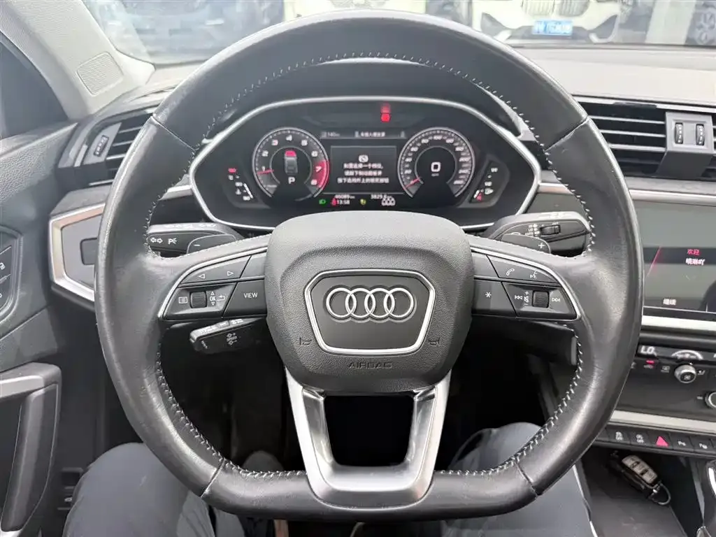 Audi Q3 — фото 10