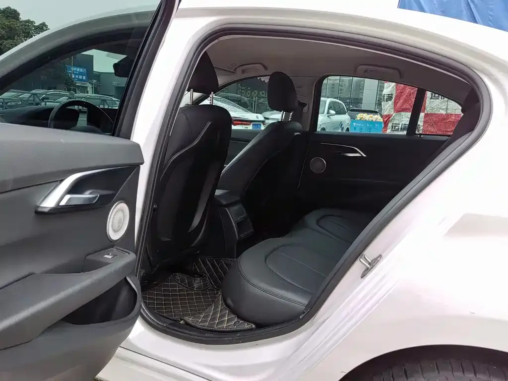 BMW 1 Series 2022 из CN, фото 2