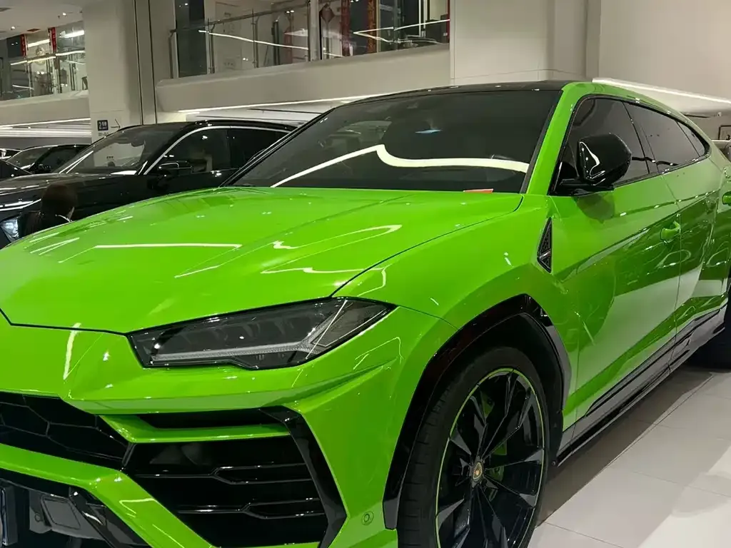 Lamborghini Urus — фото 1