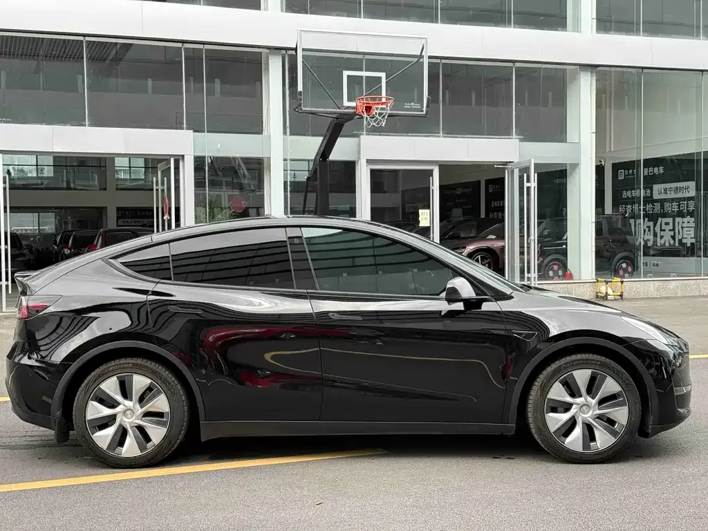 Tesla Model Y — фото 7