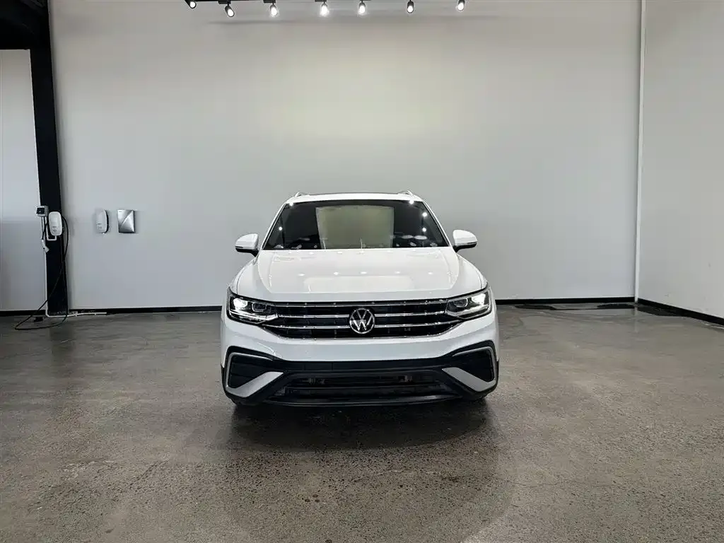 Volkswagen Tiguan L — фото 7