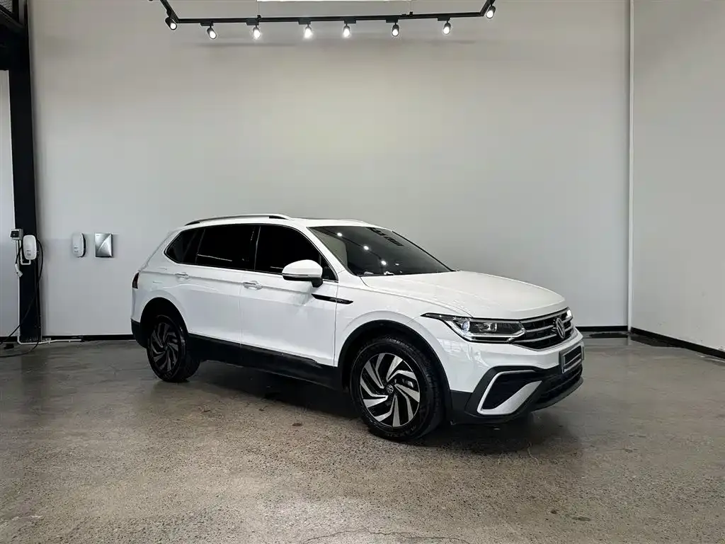 Volkswagen Tiguan L — фото 4