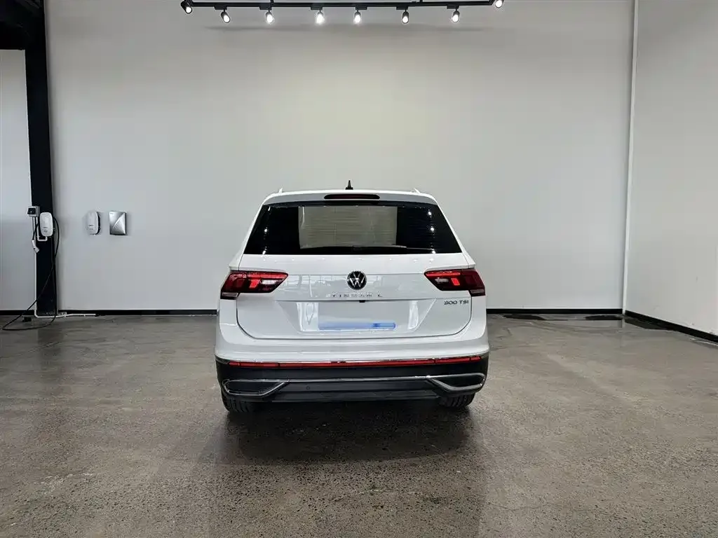Volkswagen Tiguan L — фото 10