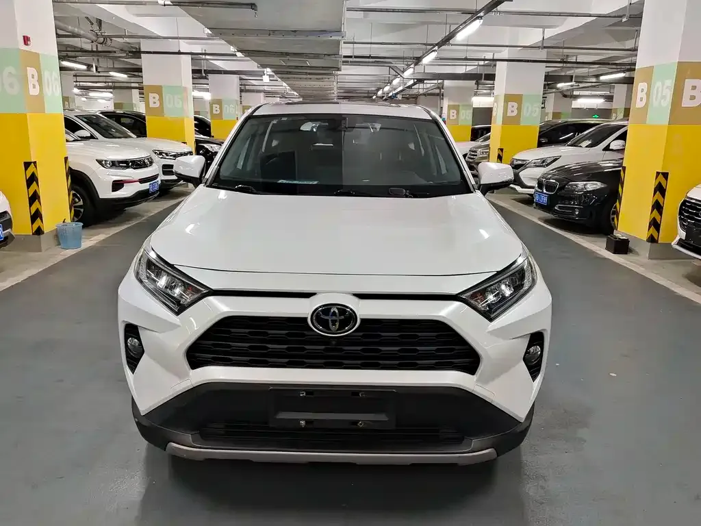 Toyota RAV4 — фото 8