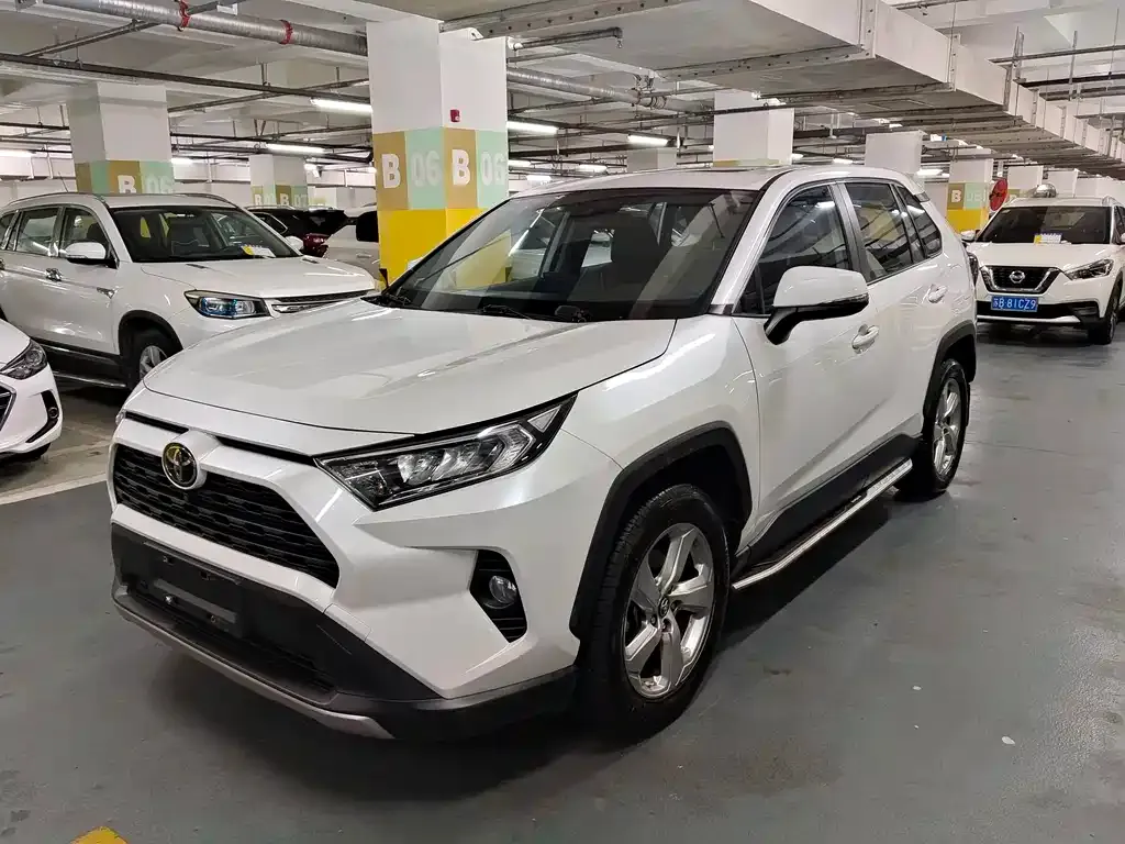 Toyota RAV4 — фото 9