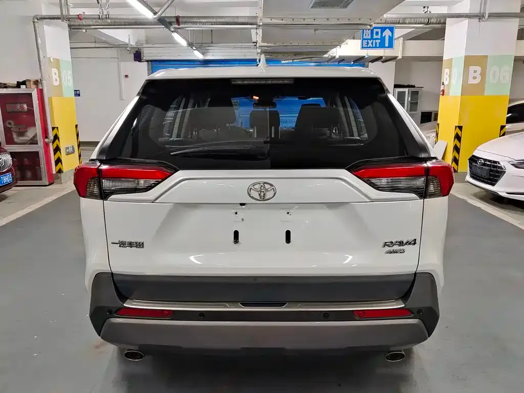 Toyota RAV4 — фото 4