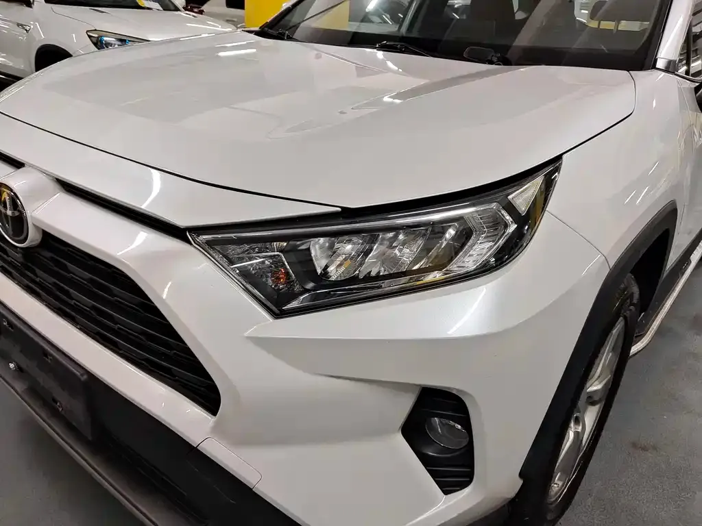 Toyota RAV4 — фото 7