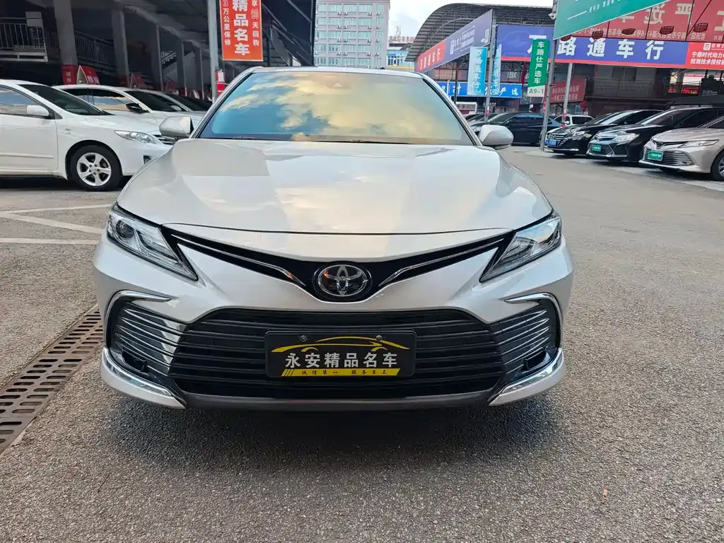 Toyota Camry — фото 5