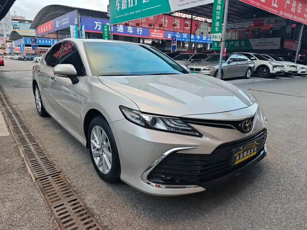 Toyota Camry — фото 7