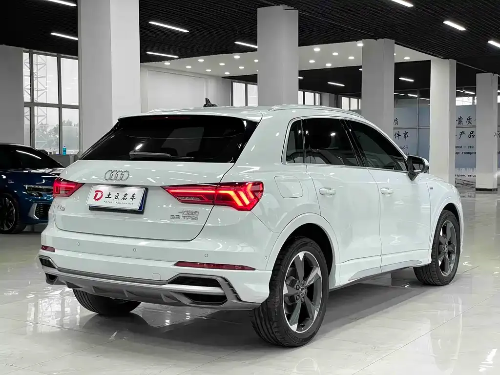 Audi Q3 — фото 10