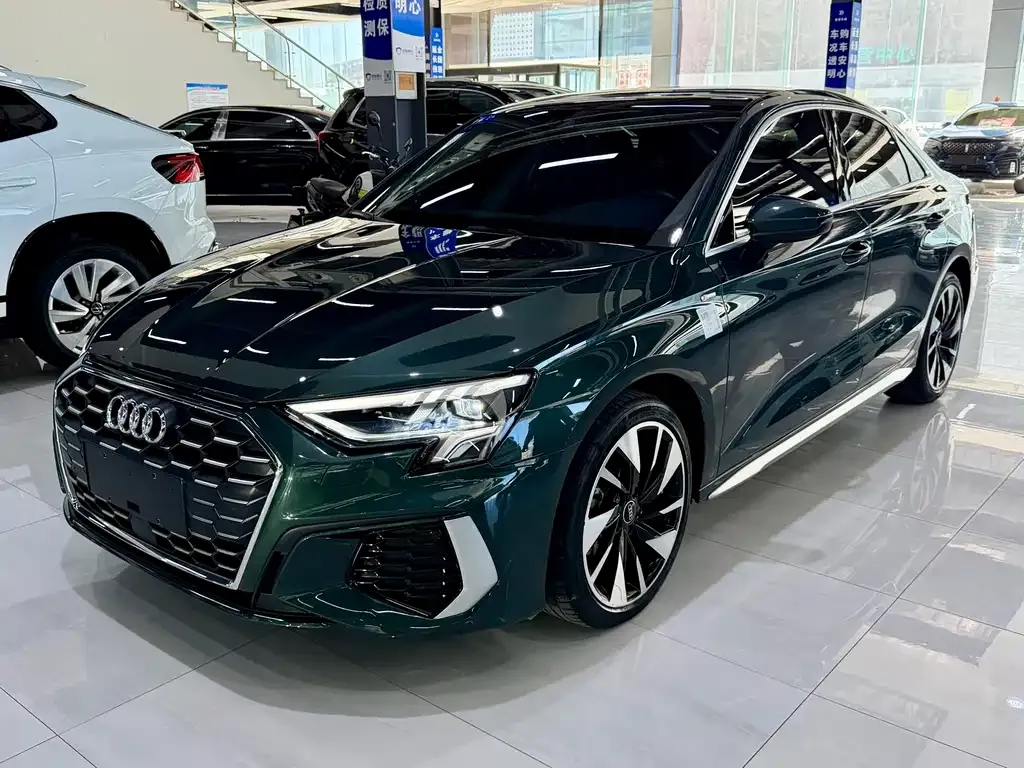 Audi A3 — фото 1