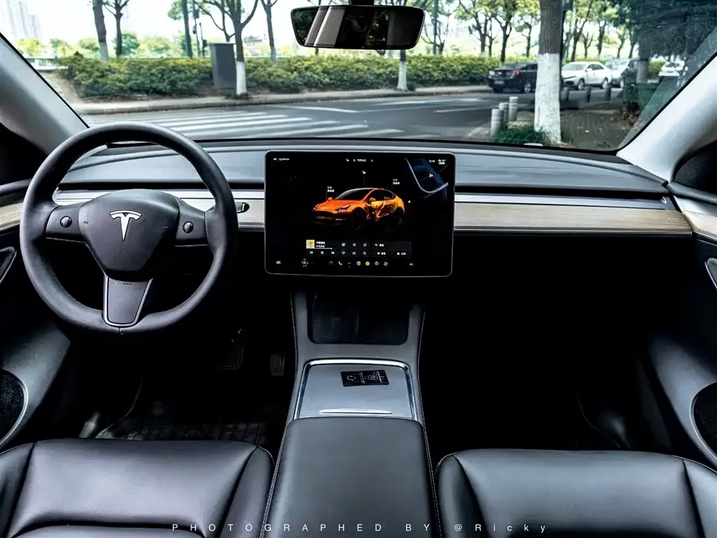 Tesla Model Y — фото 5