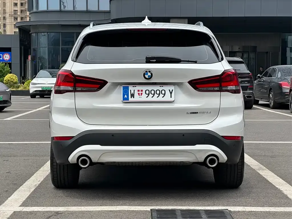 BMW X1 — фото 10