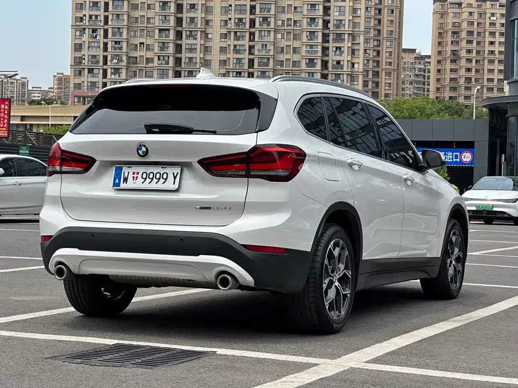 BMW X1 — фото 8