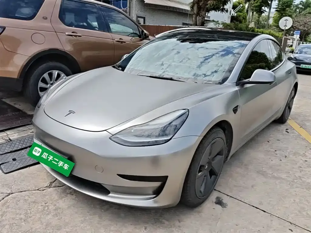 Tesla Model 3 — фото 1