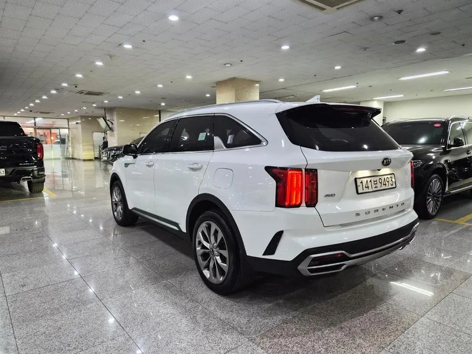 Kia Sorento — фото 9