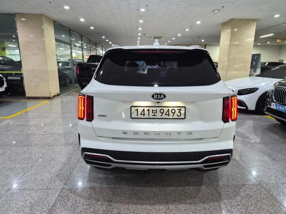 Kia Sorento — фото 6