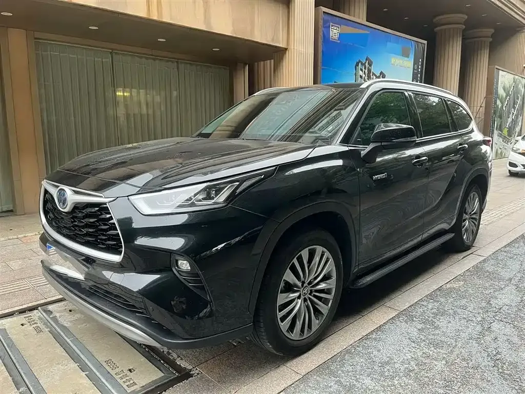 Toyota Highlander — фото 1