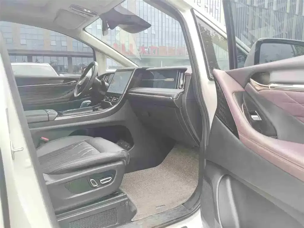 GAC Motor Trumpchi M8 — фото 6