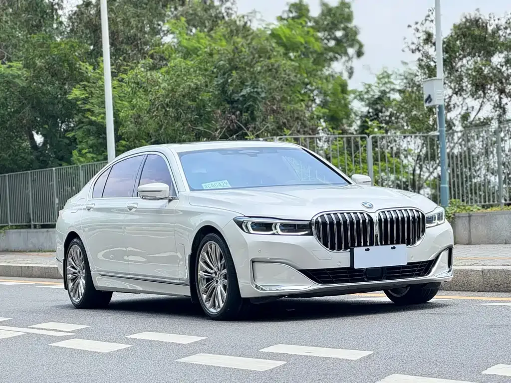 BMW 7 Series — фото 9