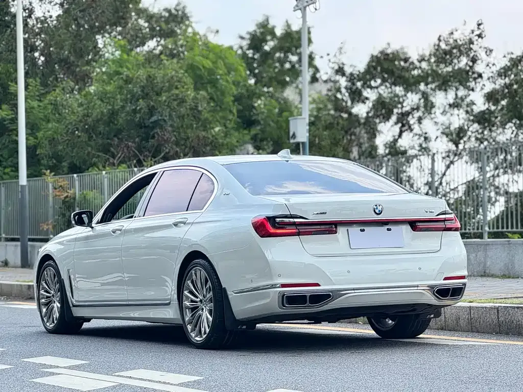 BMW 7 Series — фото 8