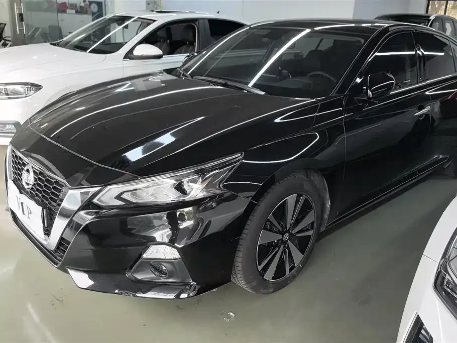 Nissan Teana — фото 1