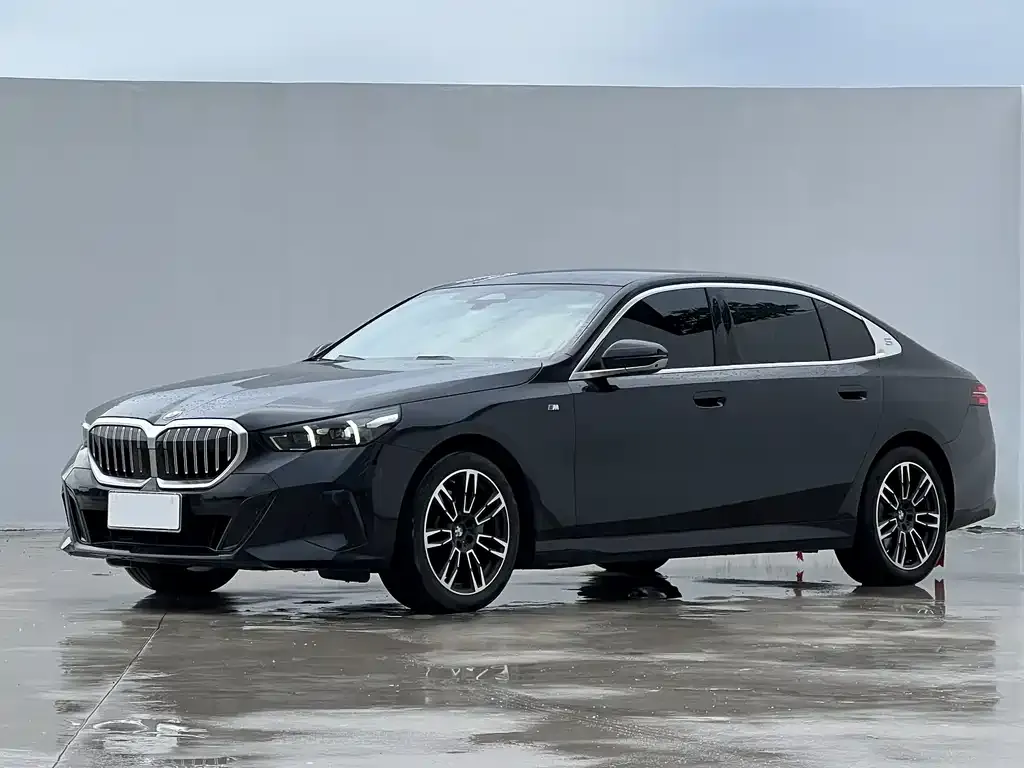 BMW 5 Series — фото 1
