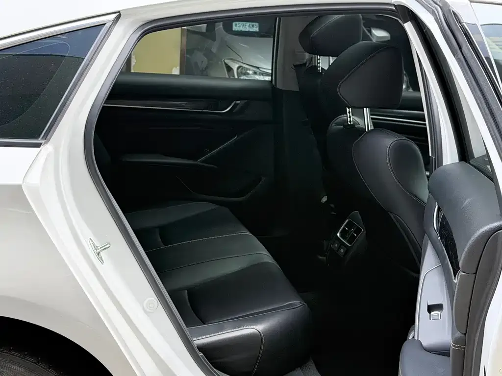 Honda Accord — фото 10