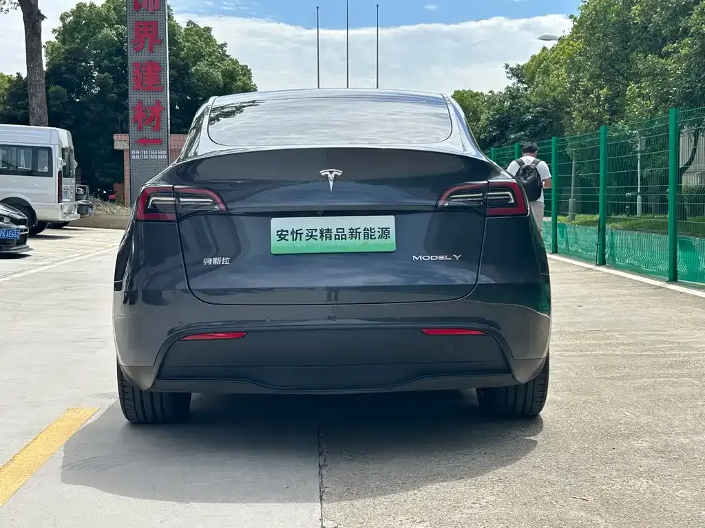 Tesla Model Y — фото 4