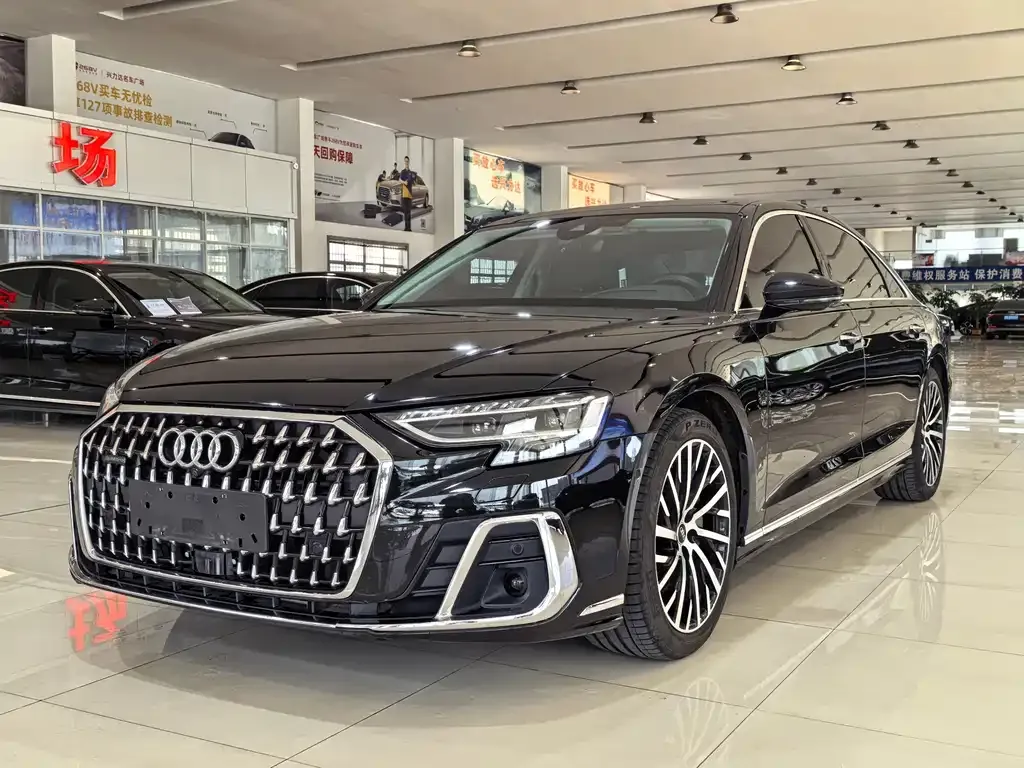 Audi A8 — фото 1