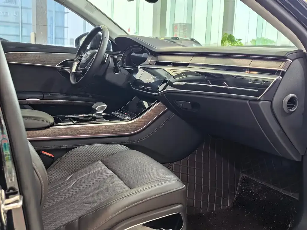 Audi A8 — фото 4