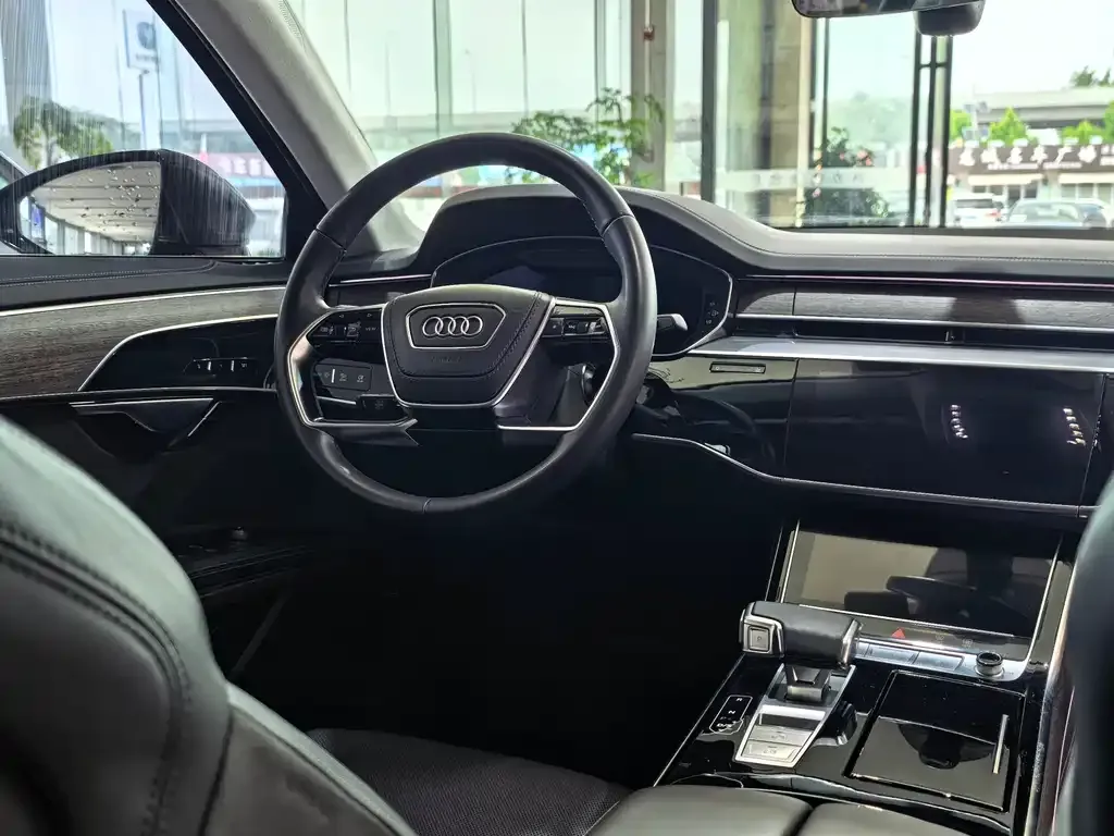 Audi A8 — фото 2