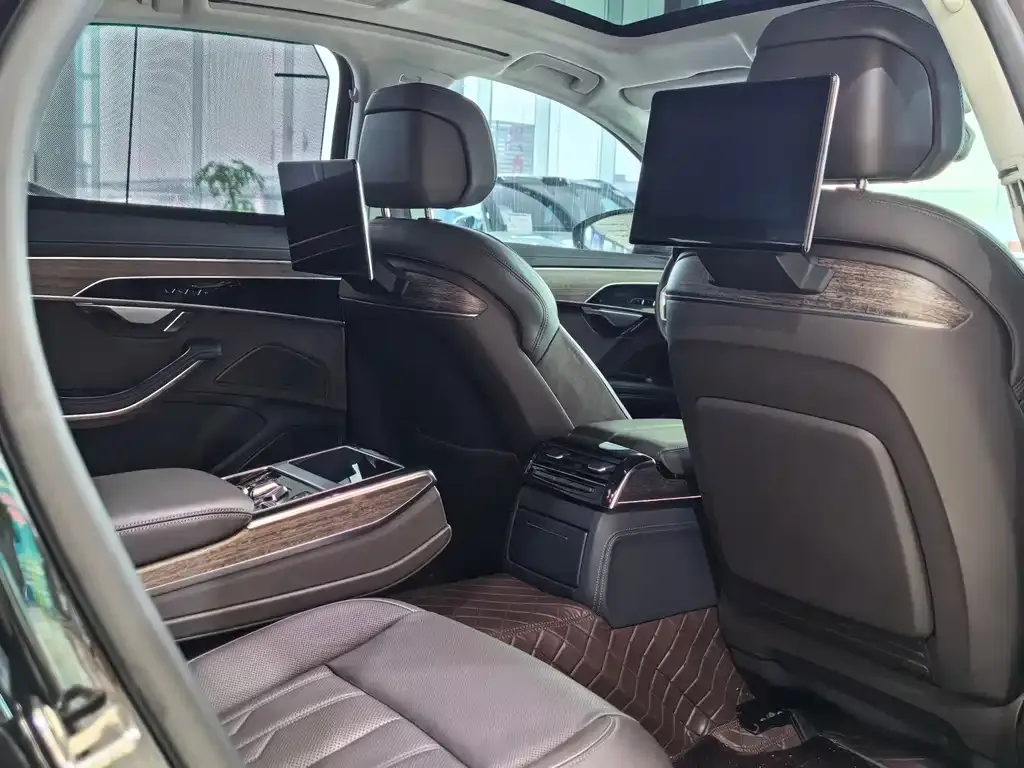 Audi A8 — фото 3