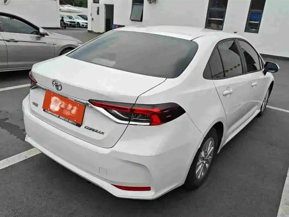 Toyota Corolla — фото 7