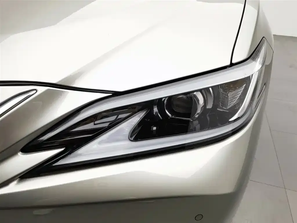 Lexus ES — фото 4
