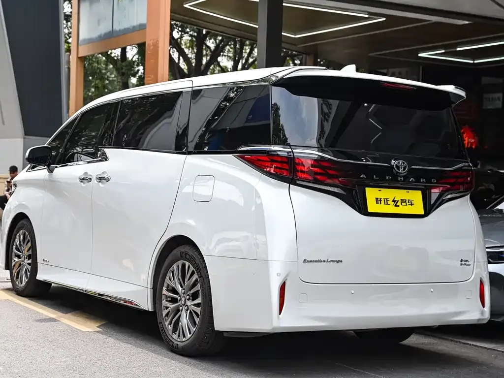 Toyota Alphard — фото 8