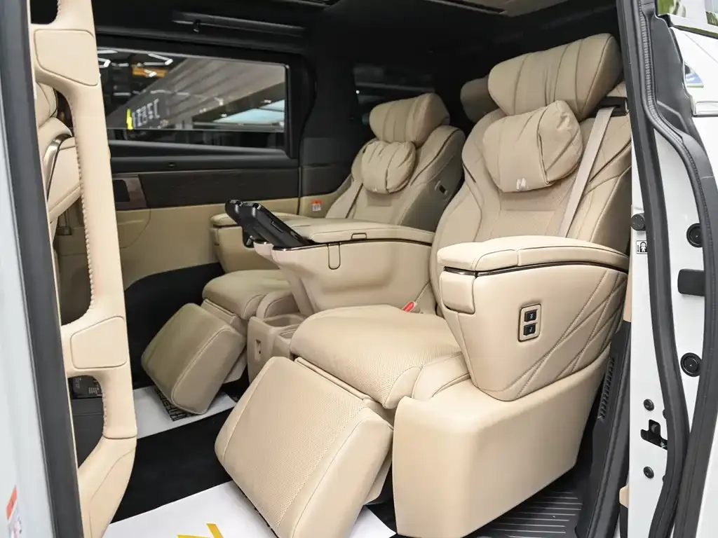 Toyota Alphard — фото 10