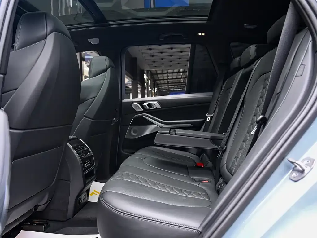 BMW X5 M 2024 из CN, фото 8