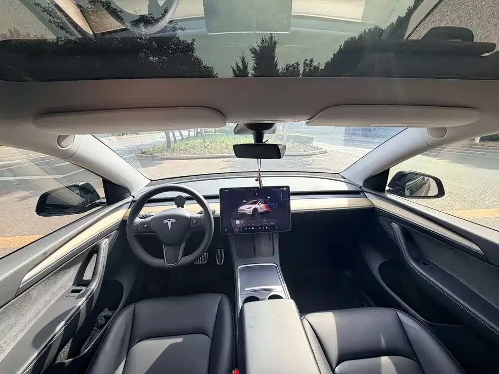 Tesla Model Y — фото 2